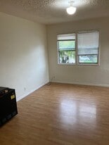 Building Photo - 5930 Avila St