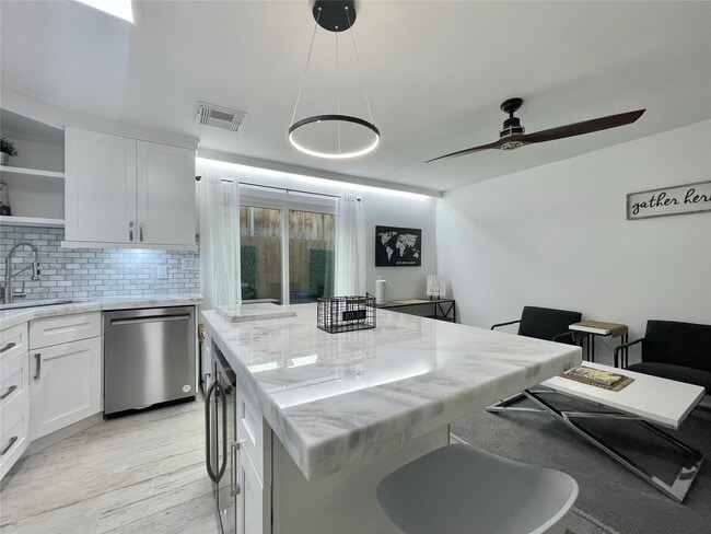 Building Photo - 1801 Huldy St