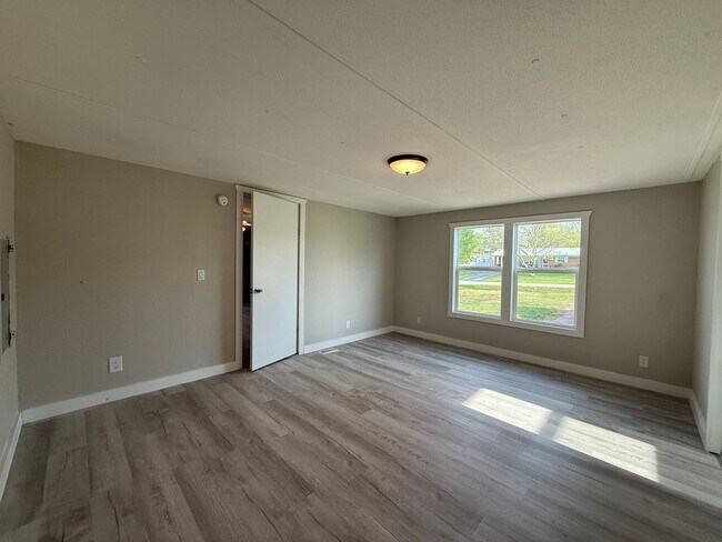 Building Photo - 3 Bedroom 2 Bathroom Mobile Home Located in Mosheim, TN