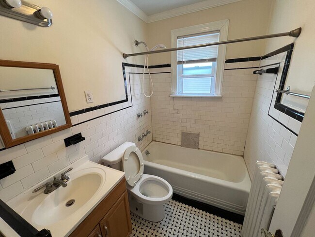 Building Photo - 37 Parkwood St