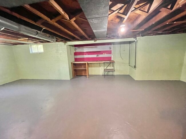 Building Photo - 500 E Angus St