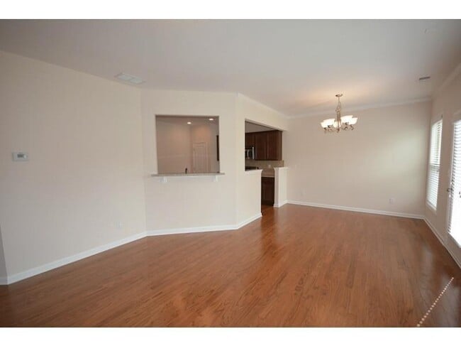 Building Photo - 2144 Greencrest Cir