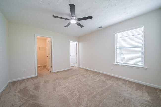 Building Photo - 5788 Sandy View Dr