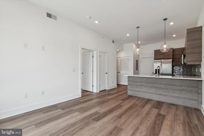 Building Photo - 5545 Pulaski Ave