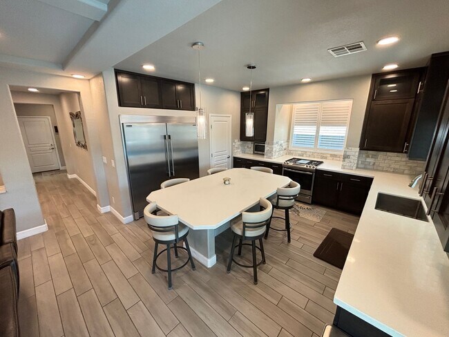 Building Photo - Contemporary 4Bed/3Bath/3 Car/+ Loft -residence located in the Silverado Ranch area