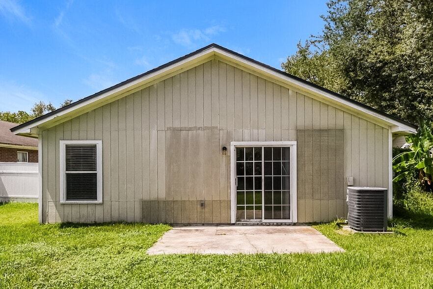 Building Photo - 8785 Chambore Dr