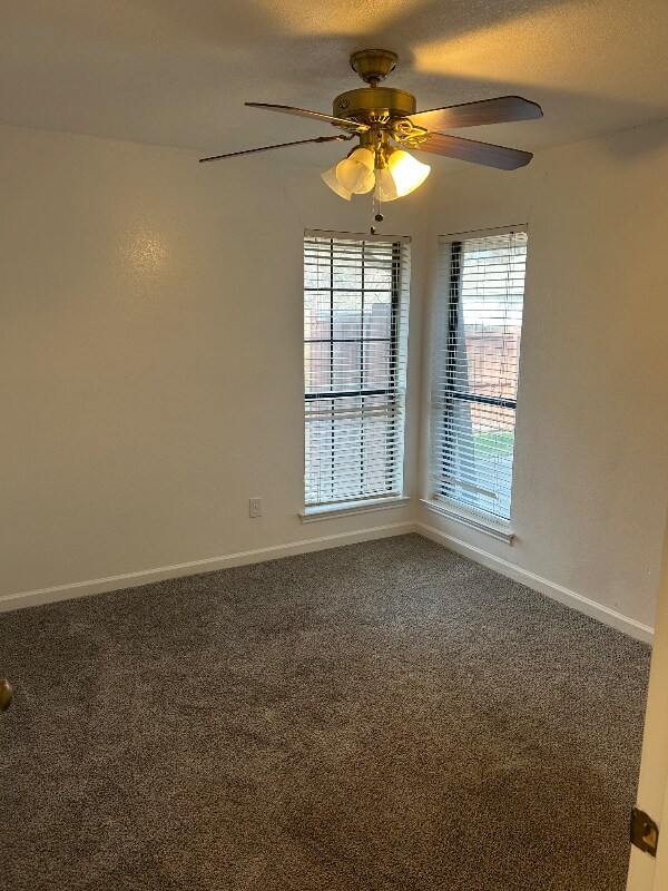 Building Photo - 801 Summit Dr