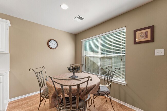 Building Photo - 195 S Walden Elms Cir