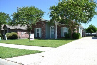 Building Photo - Don't wait This LSU Home will rent fast