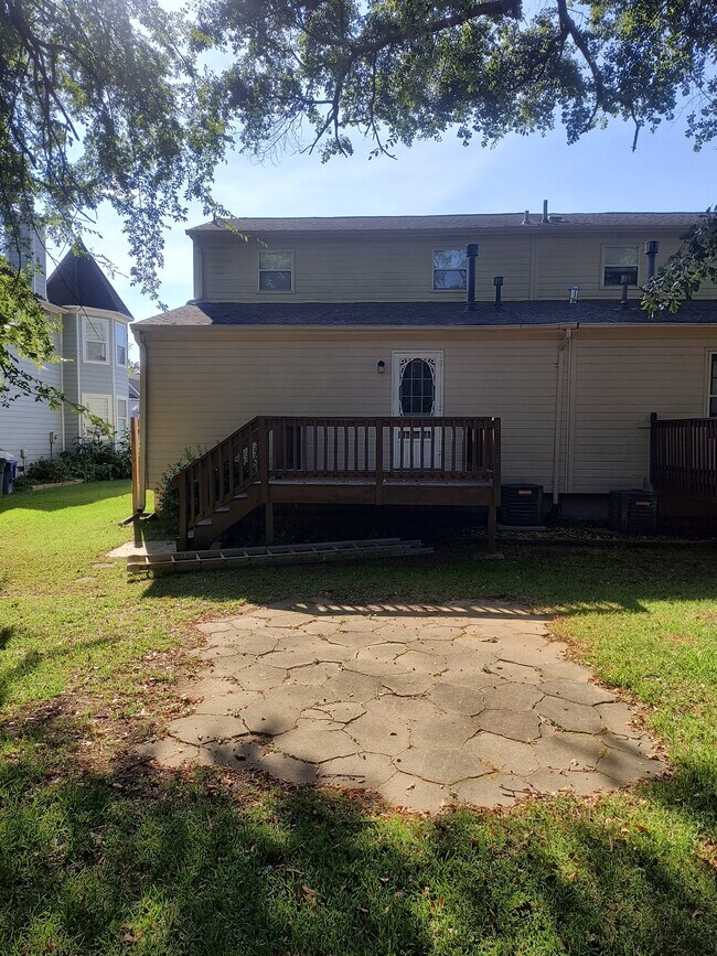 Building Photo - 168 Charleston Way