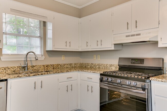 Building Photo - 2960 Glenn Hills Dr