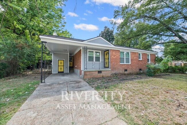 Building Photo - Big 4 bedroom, 1-Bathroom Home In Frayser!...