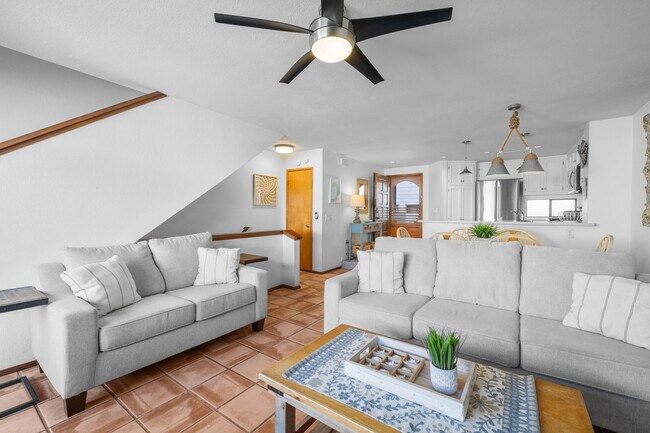 Building Photo - 733 Seacoast Dr