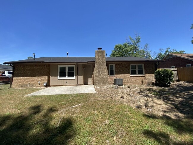 Building Photo - 4532 Hillside Dr