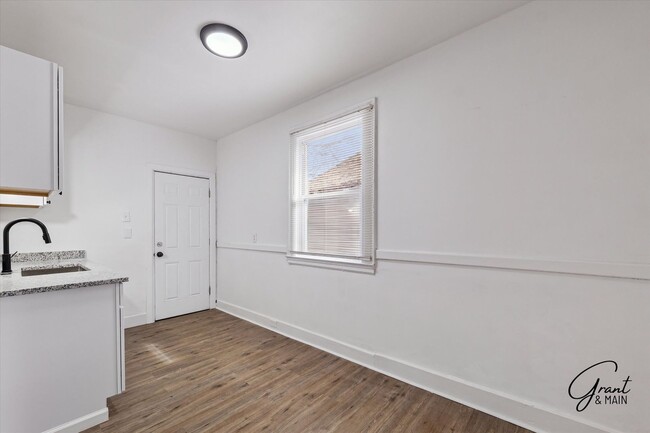 Building Photo - 1162 Virginia Park St