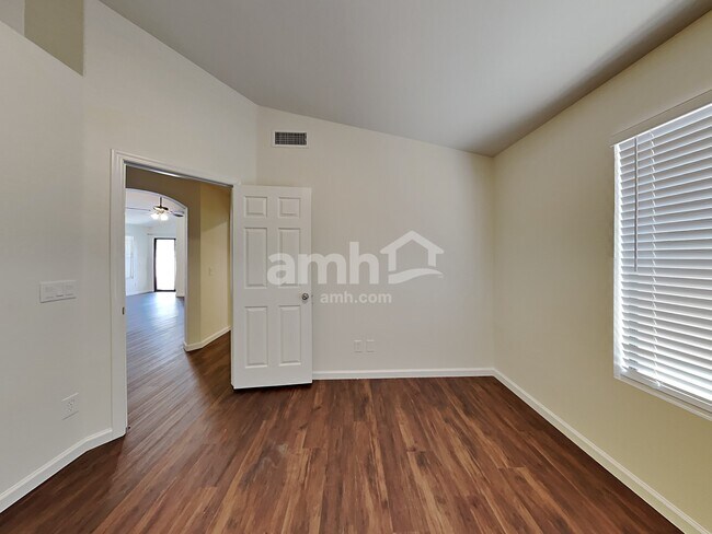 Building Photo - 3237 E Blackhawk Dr