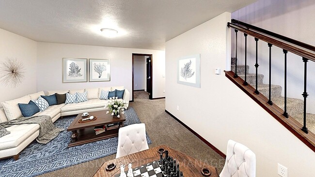 Building Photo - 3 BD, 2 BA TOWNHOME, VAULTED CEILINGS, FIR...