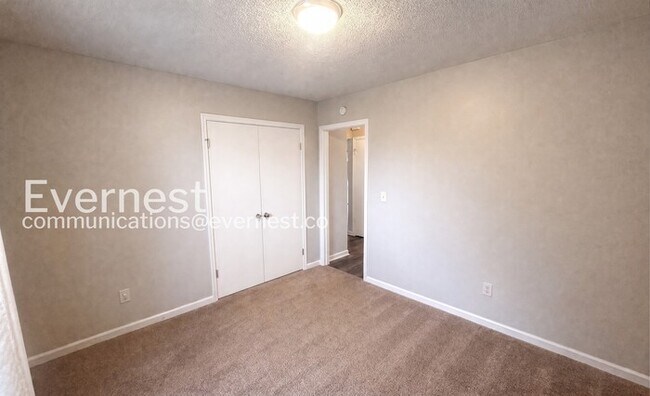 Building Photo - 3 Bed, 2 Bath Home with Deck and Off-Street Parking / Pet-friendly / Available Now!