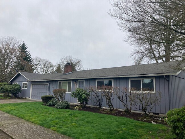 Building Photo - 3 Bedroom, 2 Bathroom in N. Coburg Rd Area