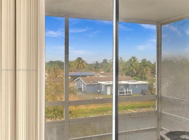 Building Photo - 4731 NW 10th Ct