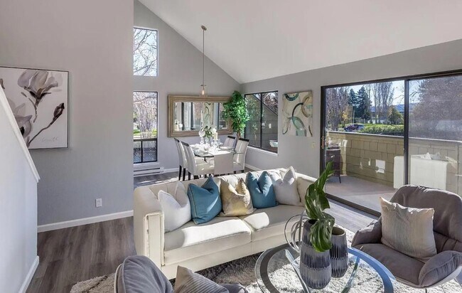 Building Photo - 1157 Shoreline Dr