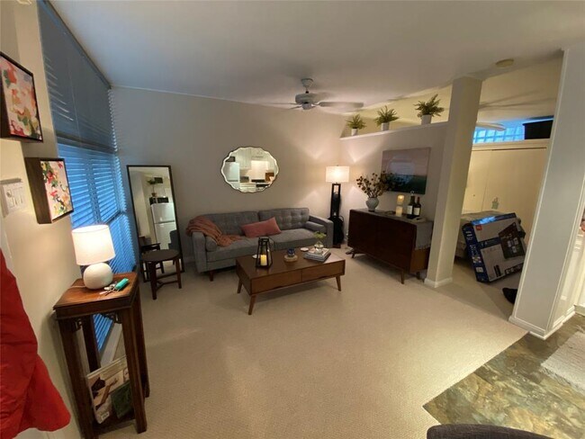 Building Photo - 1901 Whitney St