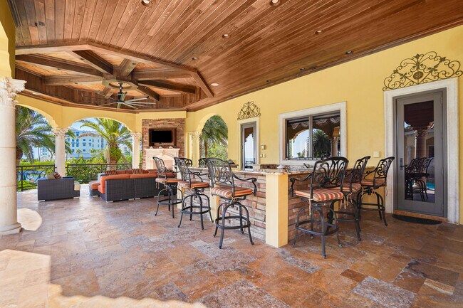 Building Photo - 1363 Oceanview Dr