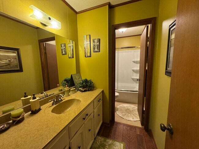 Building Photo - Furnished 3-Bedroom, 2-Bath Home in Peacef...