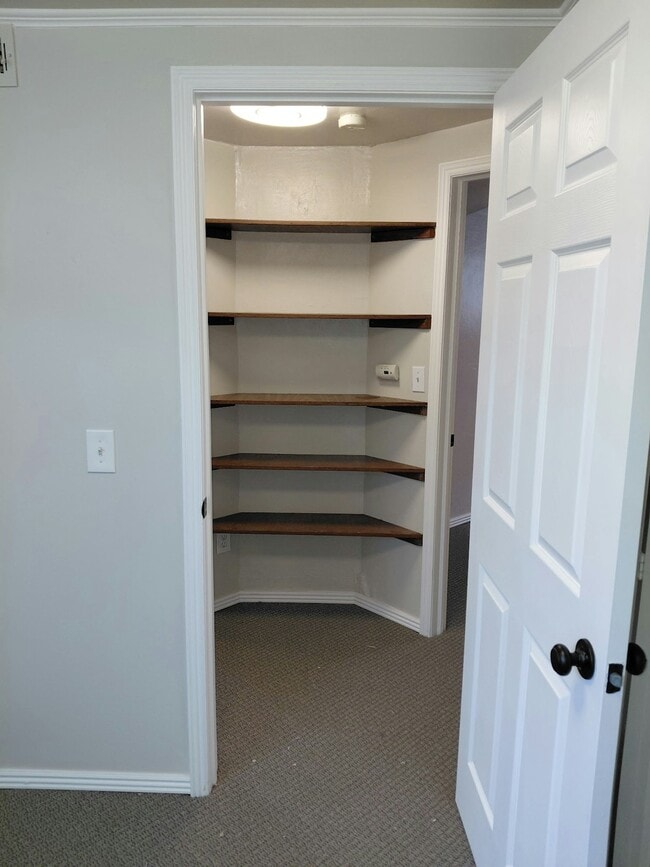 Building Photo - 520 E 300 S