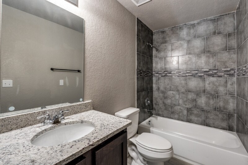 Building Photo - 7813 Savannah Brooks