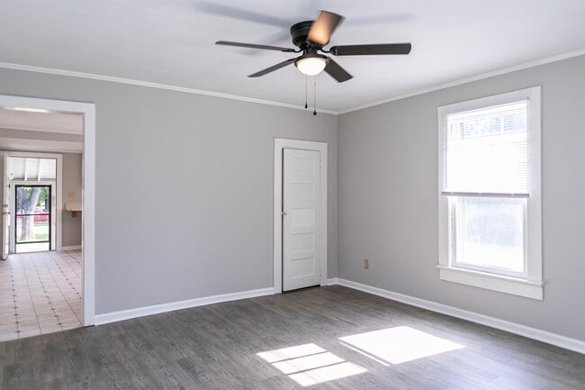 Building Photo - 115 E Parker Rd