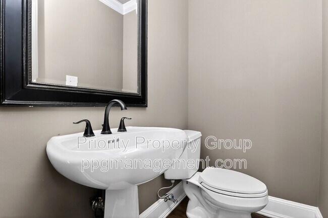 Building Photo - 16205 Riverpointe Dr