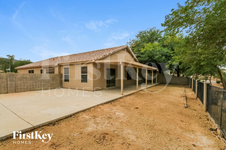 Building Photo - 1610 E Desert Ln