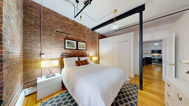 Building Photo - 19 Stanhope St