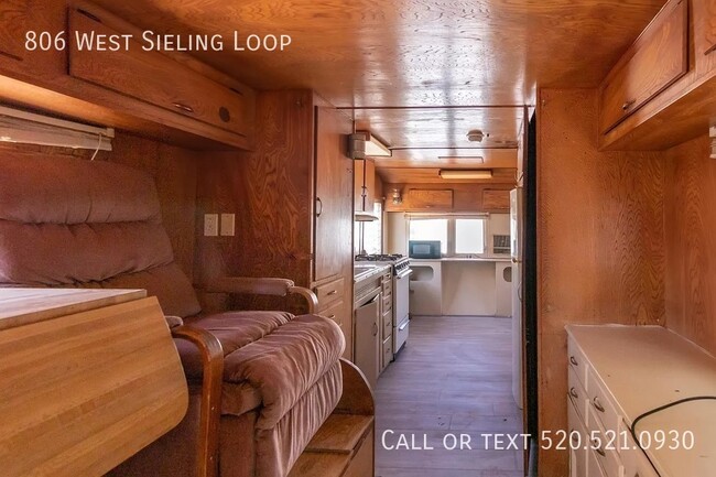 Building Photo - 806 W Sieling Loop