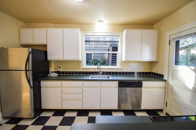 Building Photo - CLA2613-2615