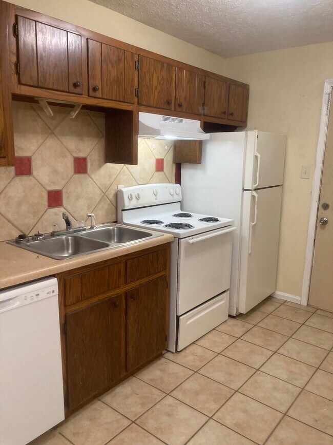 Building Photo - 33 Rushwood Dr