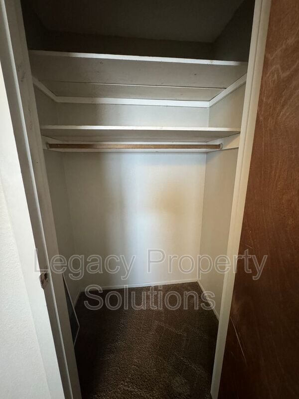 Building Photo - 305 E Expressway