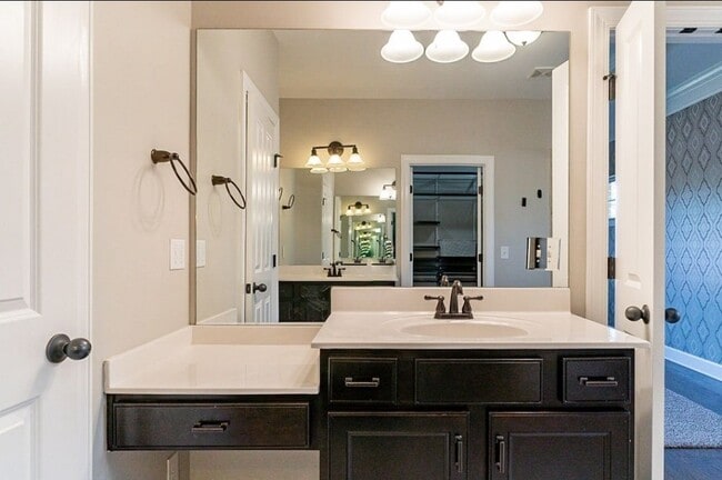 Building Photo - 8273 Middlewick Ln