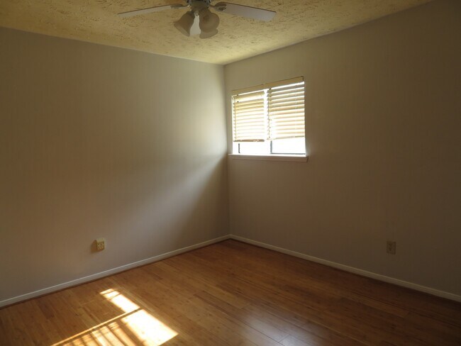 Building Photo - 12824 Westpark Dr