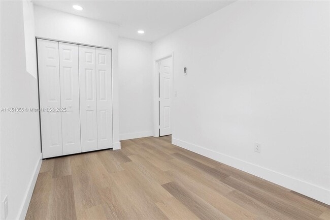 Building Photo - 1528 NE 145th St