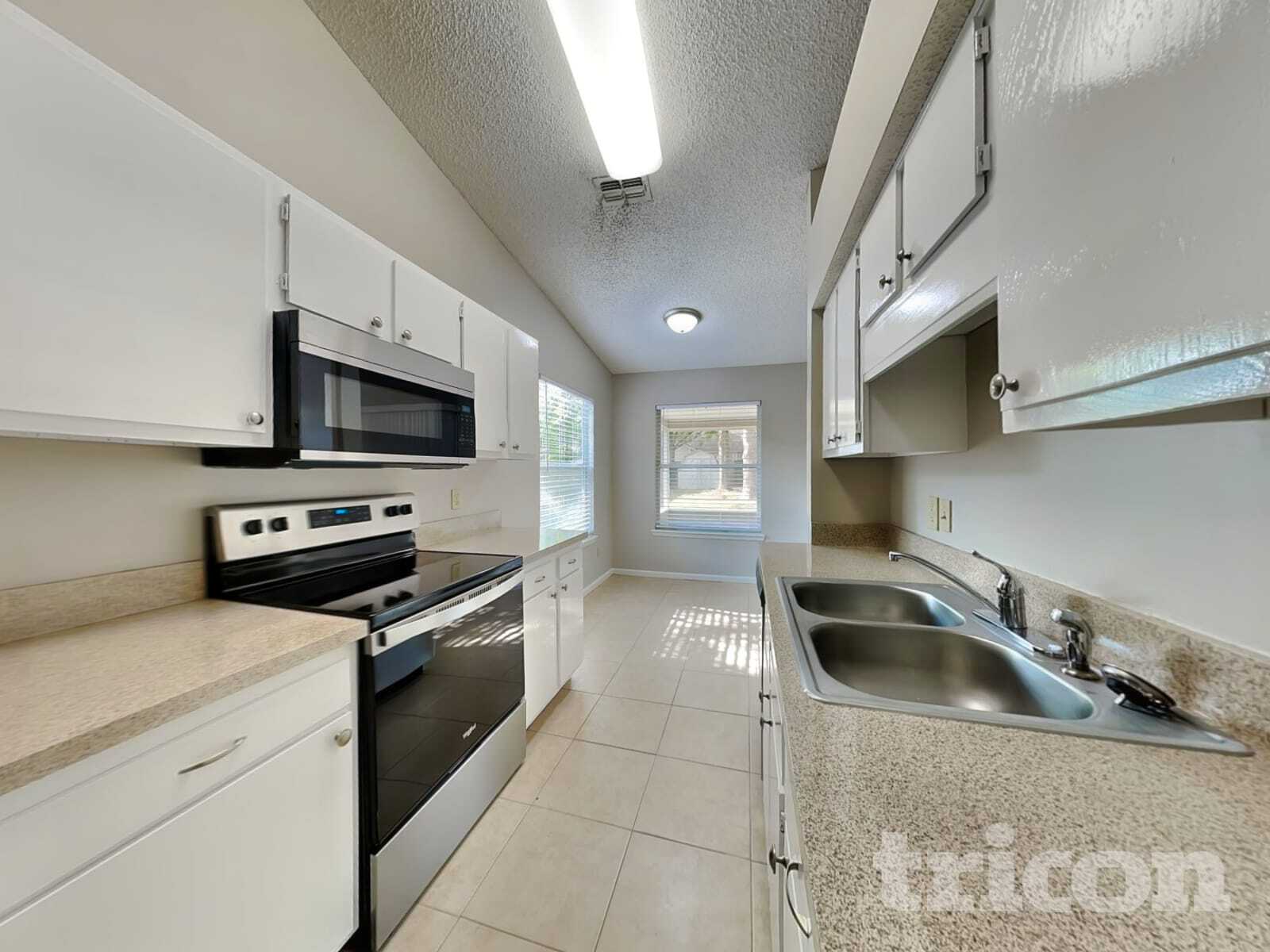 Building Photo - 8158 Pilgrims Trace Dr