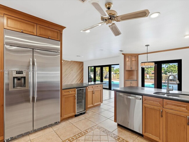 Building Photo - 21151 NE 22nd Ct