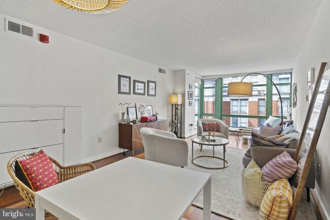 Building Photo - 1150 K St NW