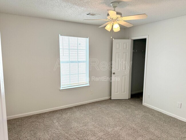 Building Photo - 231 Baywood Crossing