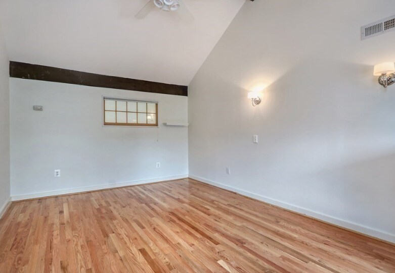 Building Photo - 12 Lilac Ct