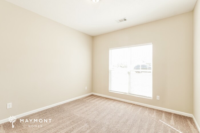 Building Photo - 1374 Oak Ln