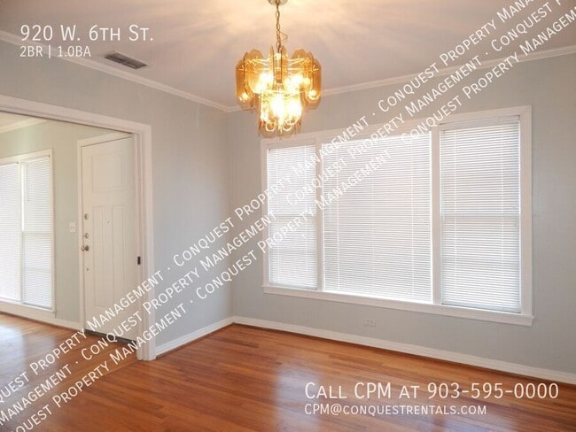 Building Photo - 920 W 6th St