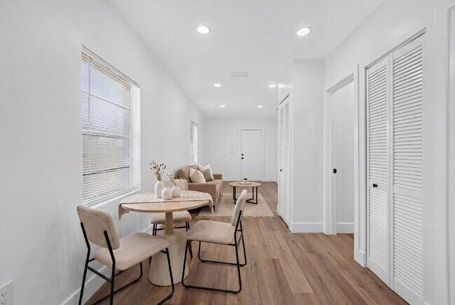 Building Photo - Little Havana 2BR | Assigned Parking | Water Included