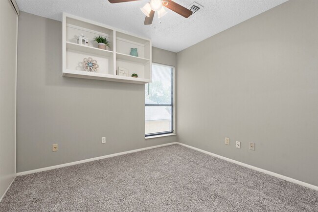 Building Photo - 10842 Ryan Trails Dr